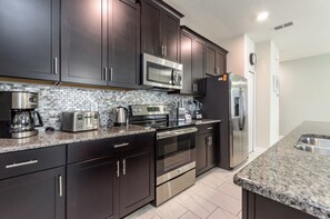 Pientalo, 4 makuuhuonetta | Yksityinen keittiö