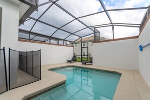 Casa geminada, 4 quartos | Piscina interna | Piscina externa