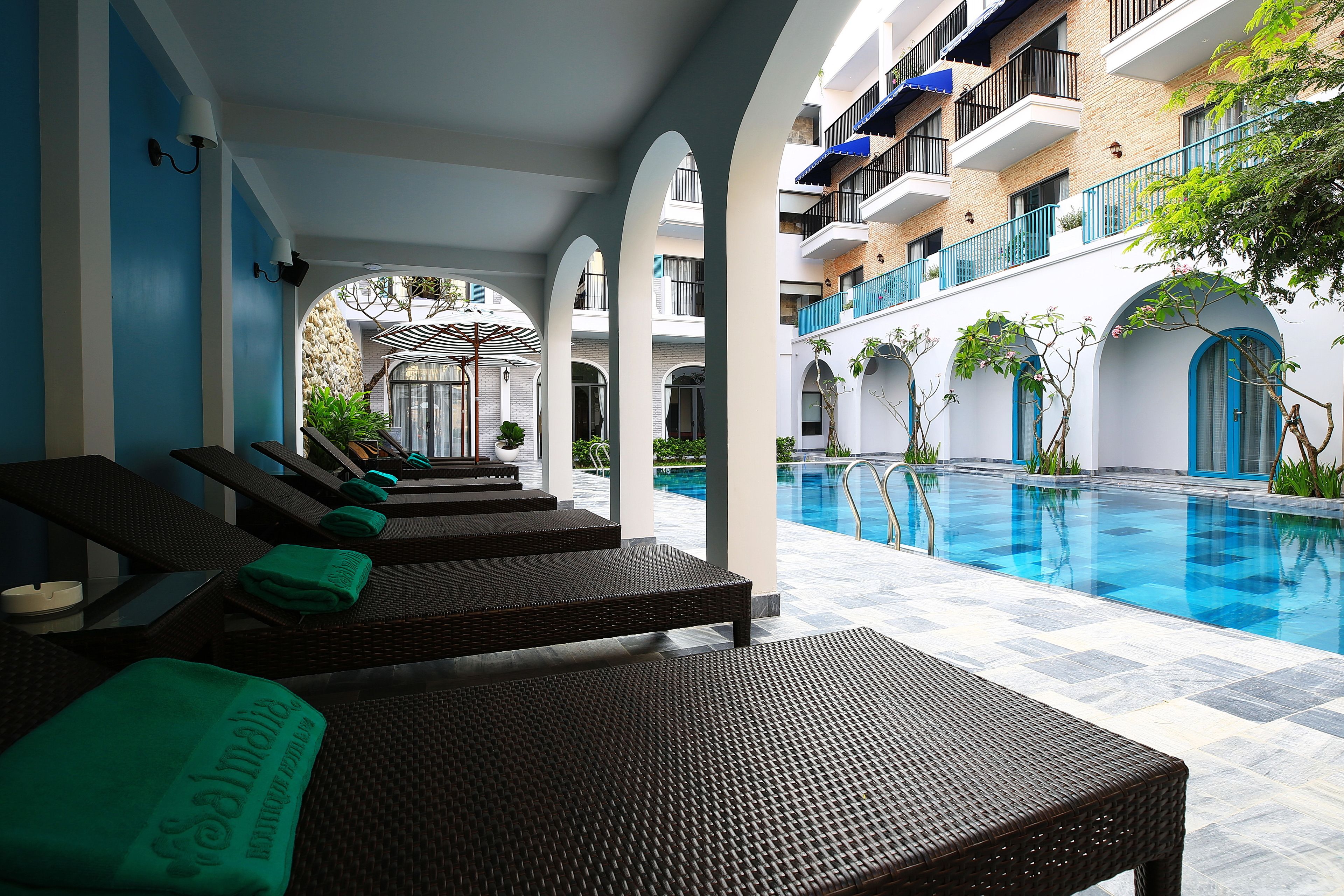 outdoor pool, pool loungers