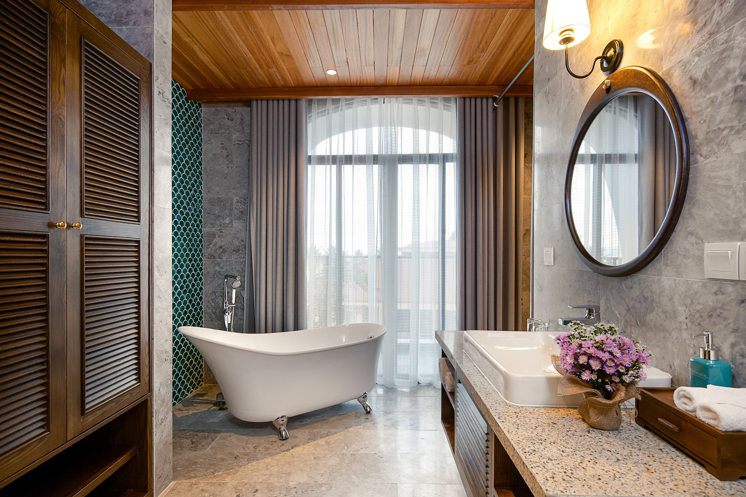 2-bedroom suite | bathroom | deep-soaking bathtub, free toiletries, hair dryer, slippers