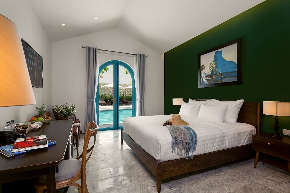 Camera doppia, 1 letto king, accesso alla piscina (Premier) | 1 camera, minibar, una cassaforte in camera, una scrivania