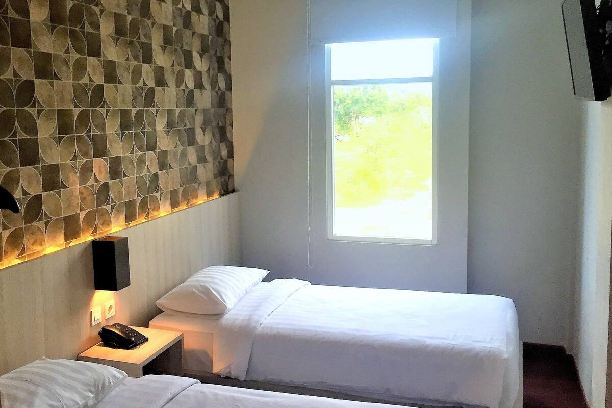Habitación superior con 2 camas individuales | Escritorio, cortinas blackout y wifi gratis