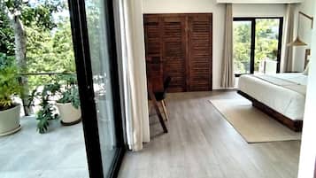 5 chambres, coffres-forts dans les chambres, bureau