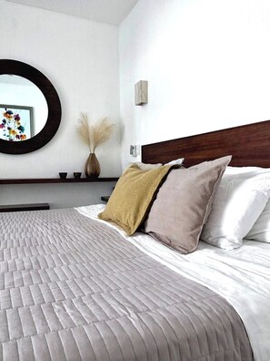5 bedrooms, in-room safe, desk, iron/ironing board