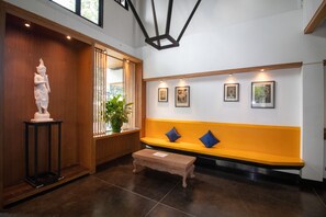 Kawasan tempat duduk lobi