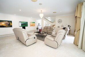 Luxury-Villa, 6 Schlafzimmer, eigener Pool | Wohnbereich