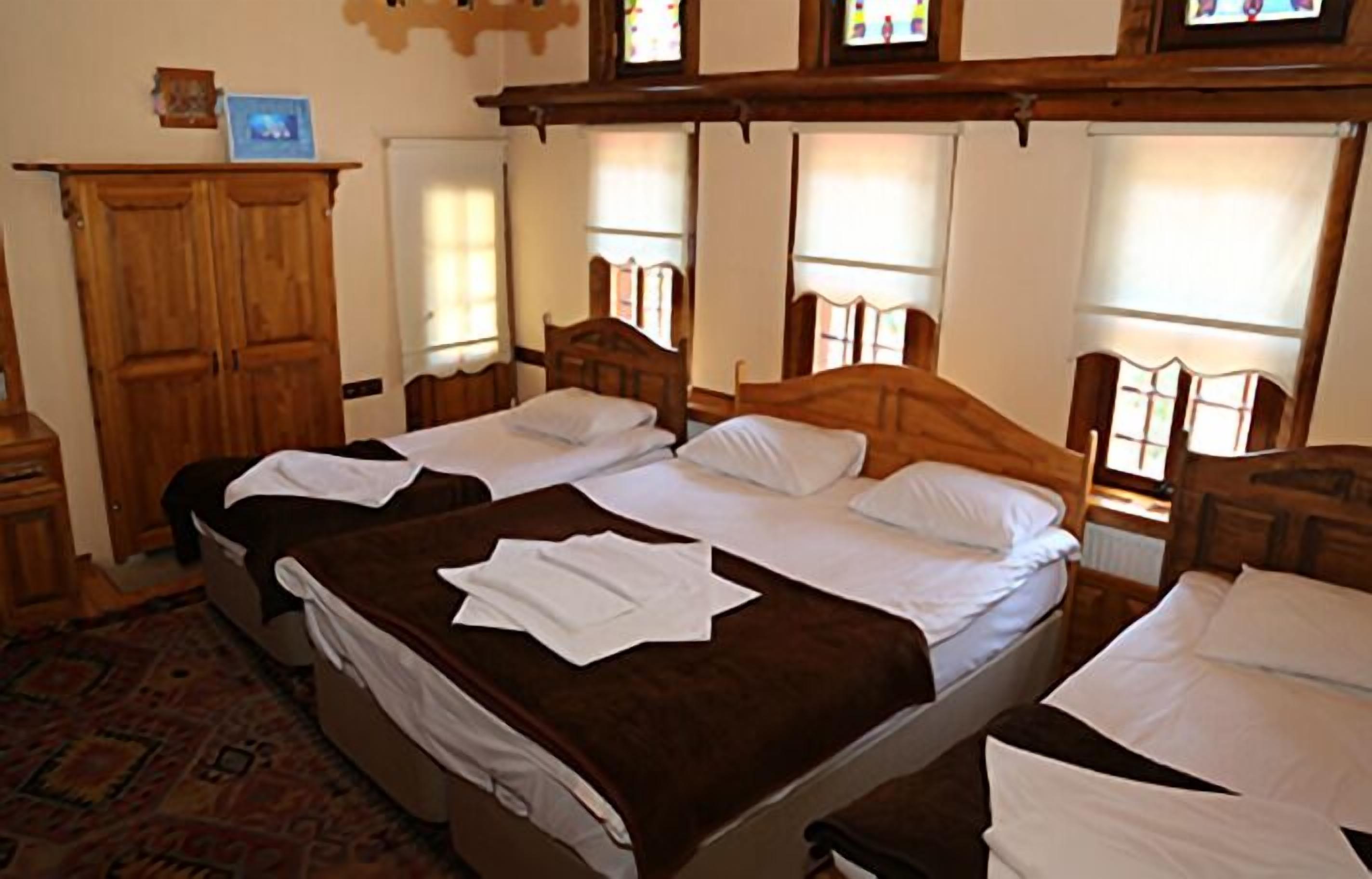 quadruple room | free wifi, bed sheets