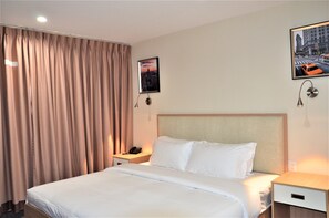 Klassieke eenpersoonskamer, 1 kingsize bed | Donzen dekbedden, een bureau, geluiddichte muren