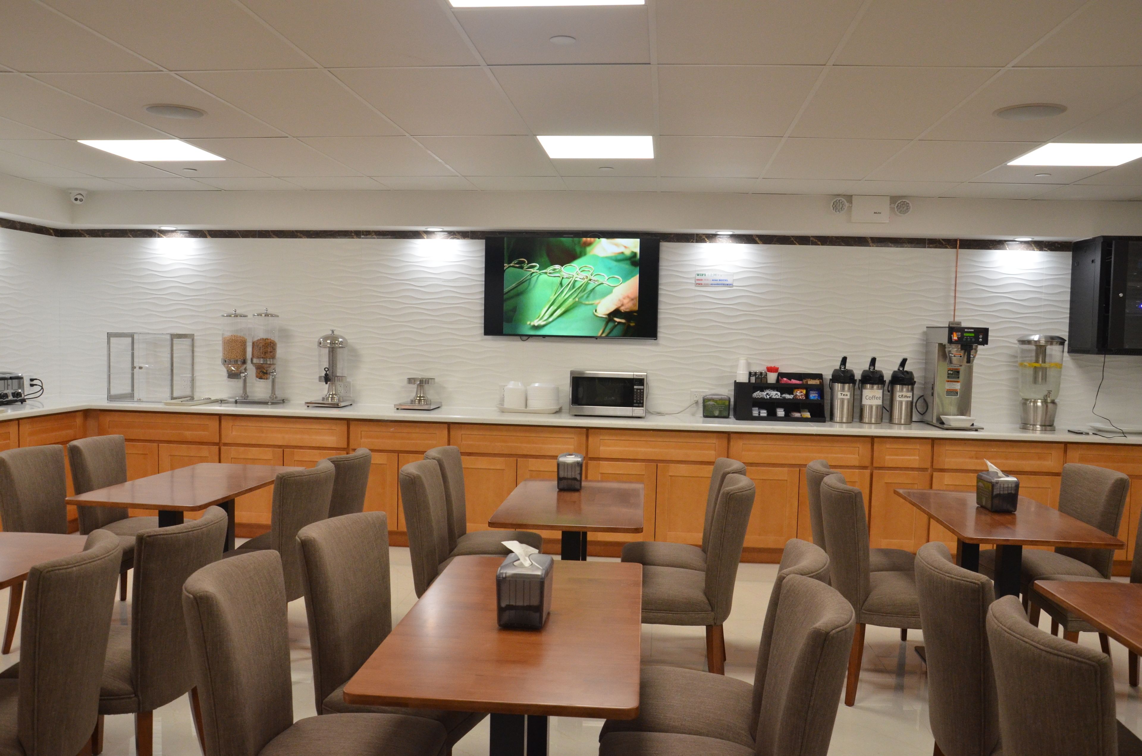 free daily continental breakfast