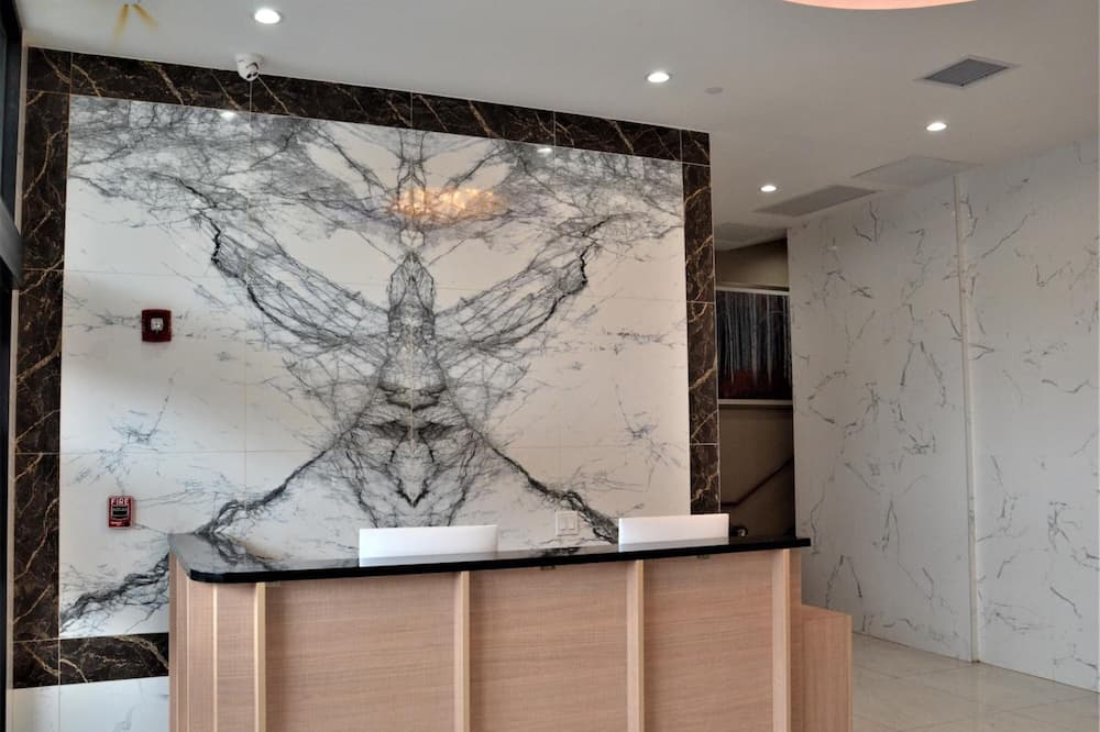 Lic Plaza Hotel
