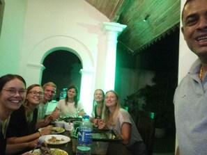 Family dining - Villa White Dome (Galle)
