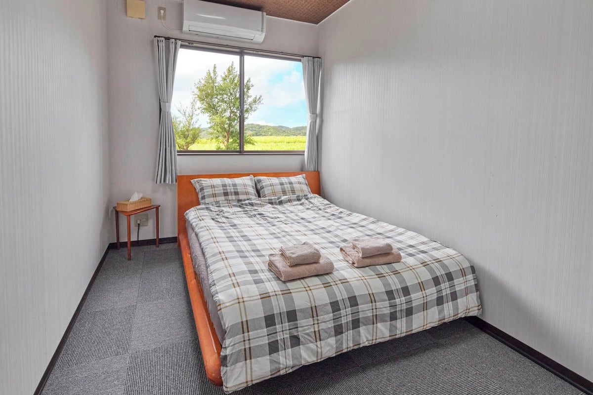 Wifi gratis y ropa de cama