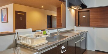 Frigorífico, microondas y arrocera