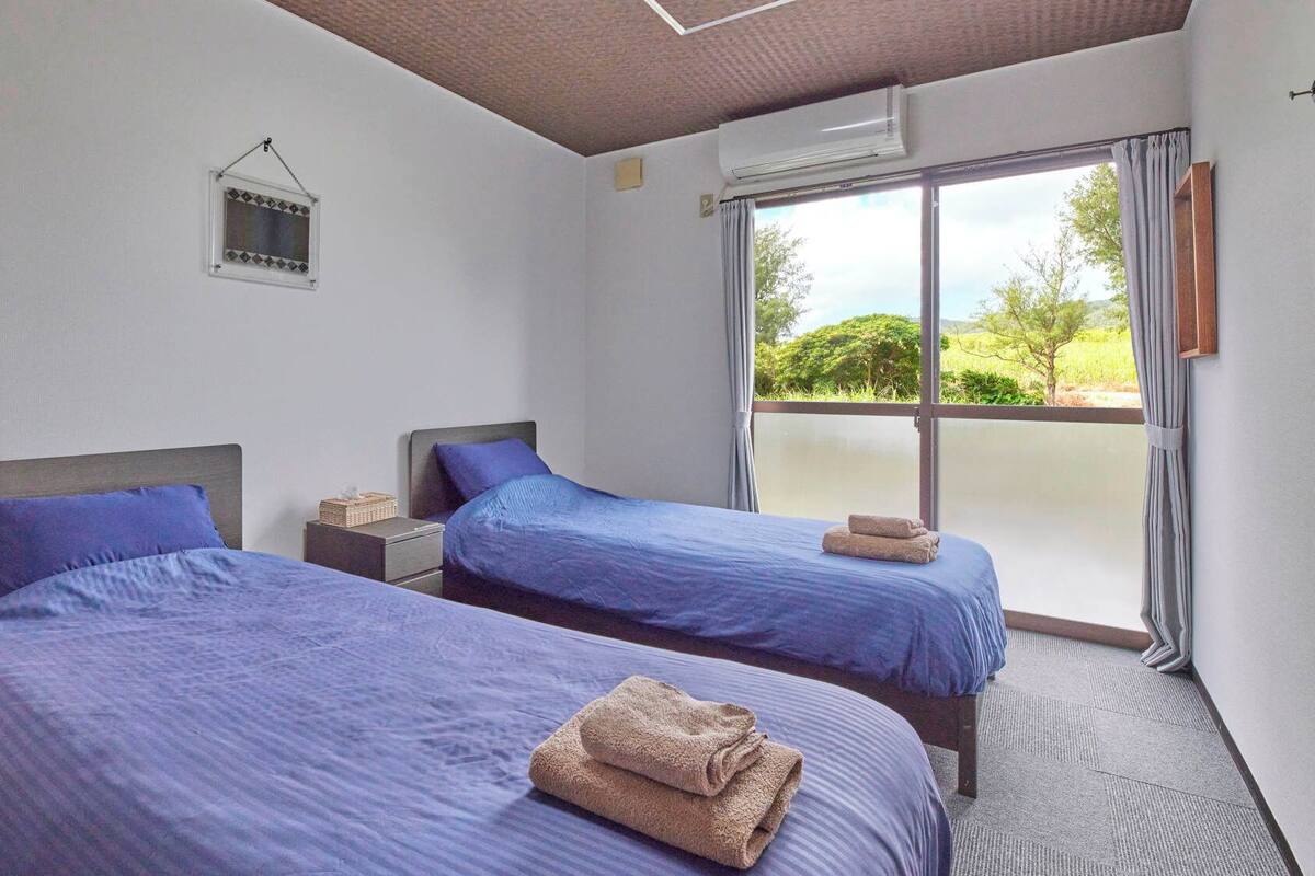 WiFi (free), bed sheets