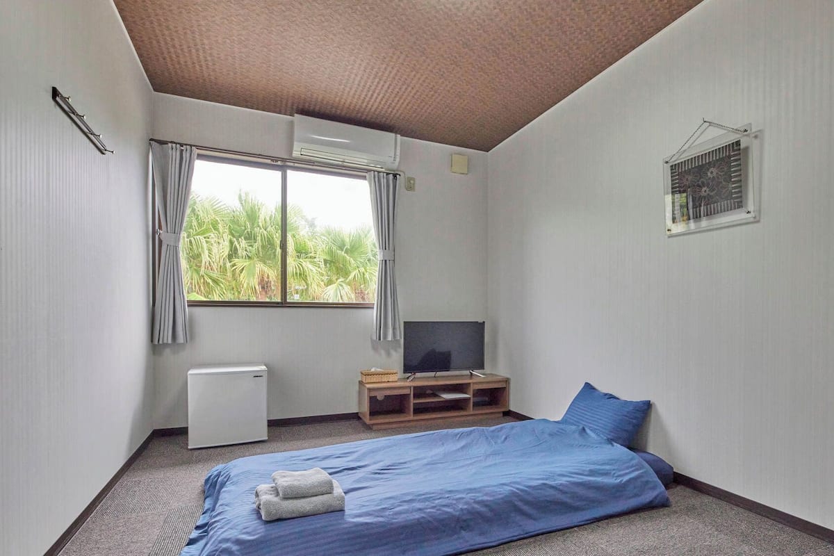Wifi gratis y ropa de cama