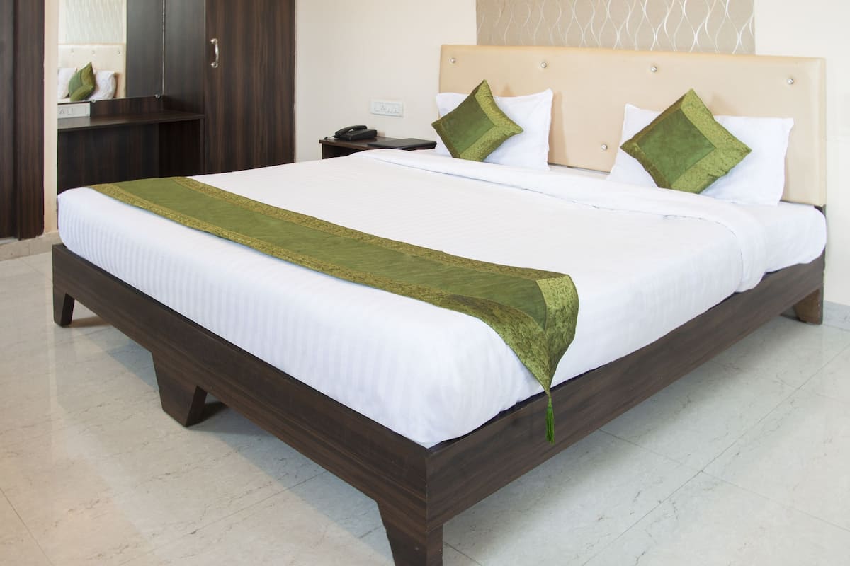 Iron/ironing board, rollaway beds, free WiFi, bed sheets