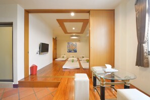 ستائر تعتيم وأسرّة قابلة للطي وواي فاي مجانًا وملاءات أسرّة