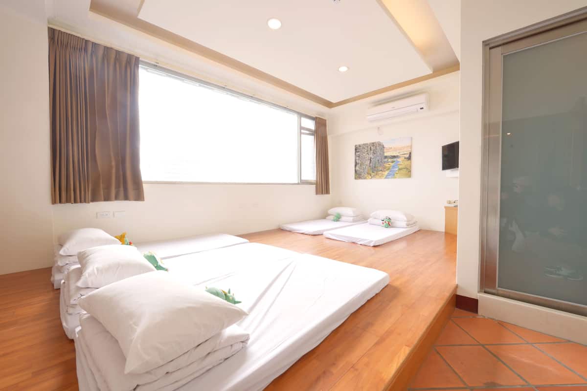 Studio Suite Klasik | Tirai kedap cahaya, tempat tidur lipat/tambahan, dan Wi-Fi gratis