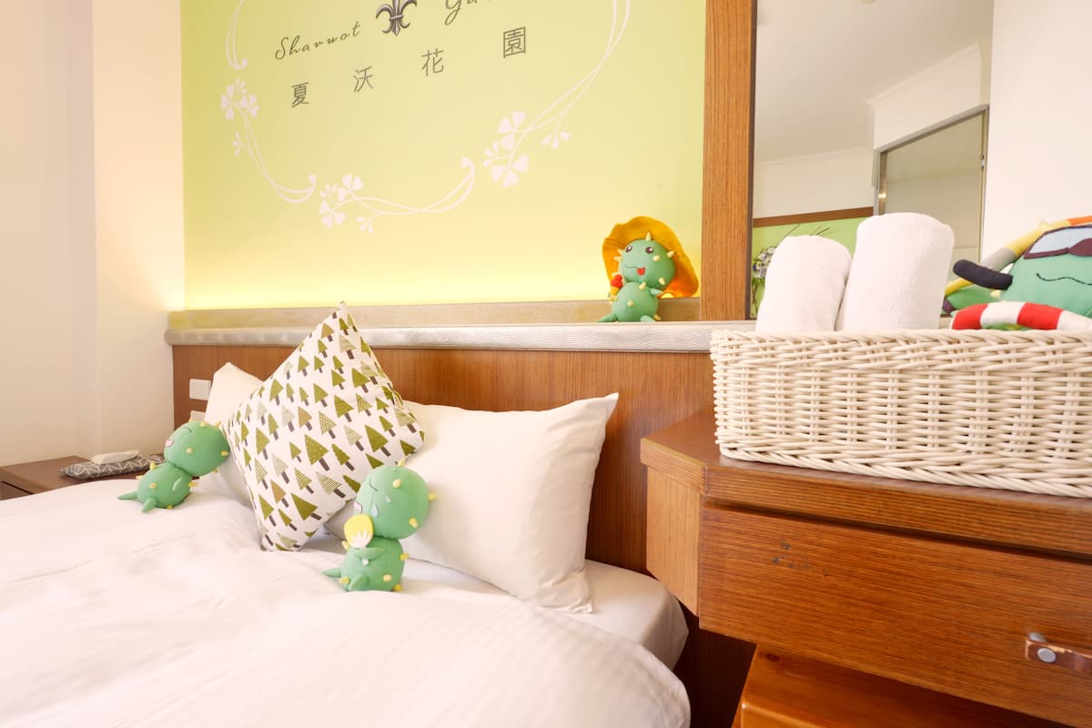 Kamar Double Basic, 1 Tempat Tidur Double | Tirai kedap cahaya, tempat tidur lipat/tambahan, dan Wi-Fi gratis