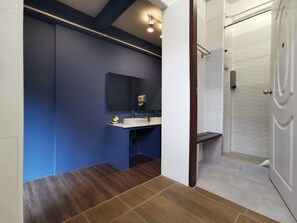 Dusche, Hydromassagedusche, kostenlose Toilettenartikel, Haartrockner