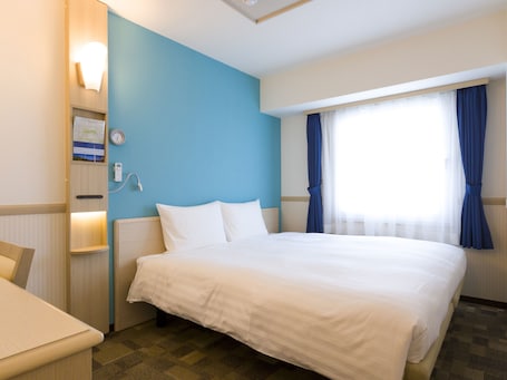 Desk, laptop workspace, blackout drapes, free WiFi. Toyoko Inn Akabane Station Higashi