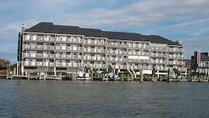 A multi-story hotel with balconies, located near a body of water. - Harbour Island 102M 2 Bedroom Condo by RedAwning (Ocean City)