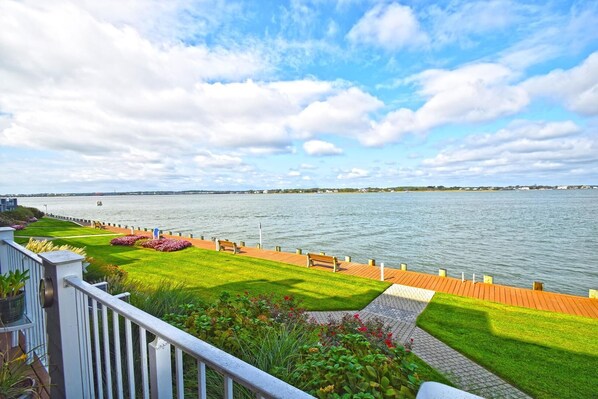 Condo, 2 Bedrooms | Property grounds