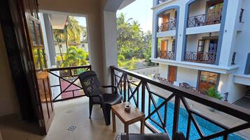 Apartment with Pool View | Memory-foam beds, in-room safe, laptop workspace, blackout curtains