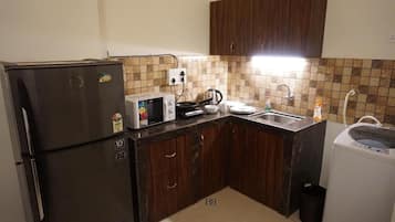 冰箱、微波炉、烤面包机、厨具/餐具