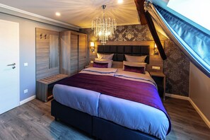 Kingsize-Apartment | Hypo-allergenic bedding, in-room safe, desk, laptop workspace - Burgenheimat (Rhens)