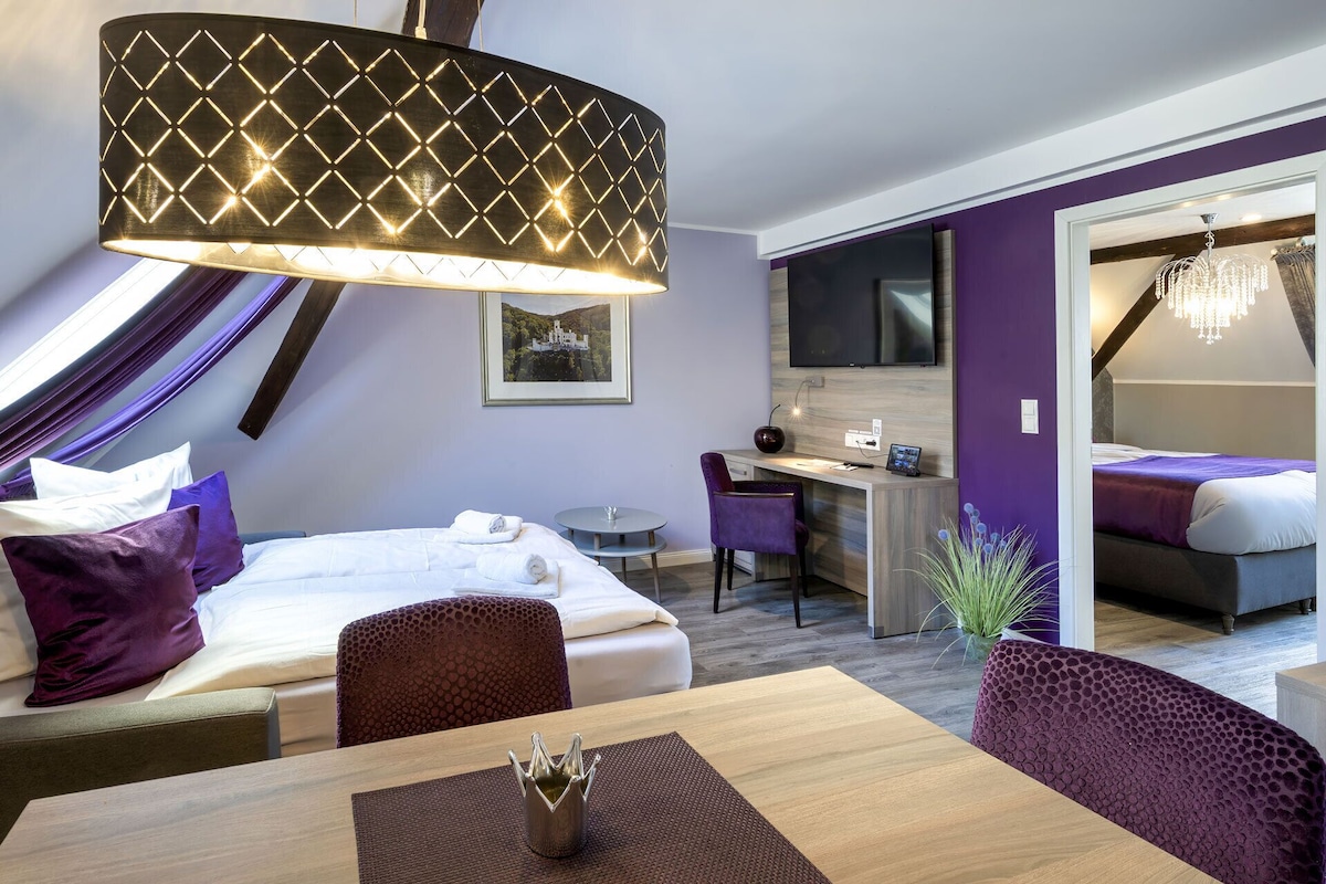 Kingsize-Apartment Stolzenfels | Hypo-allergenic bedding available, in-room safe, desk, laptop workspace