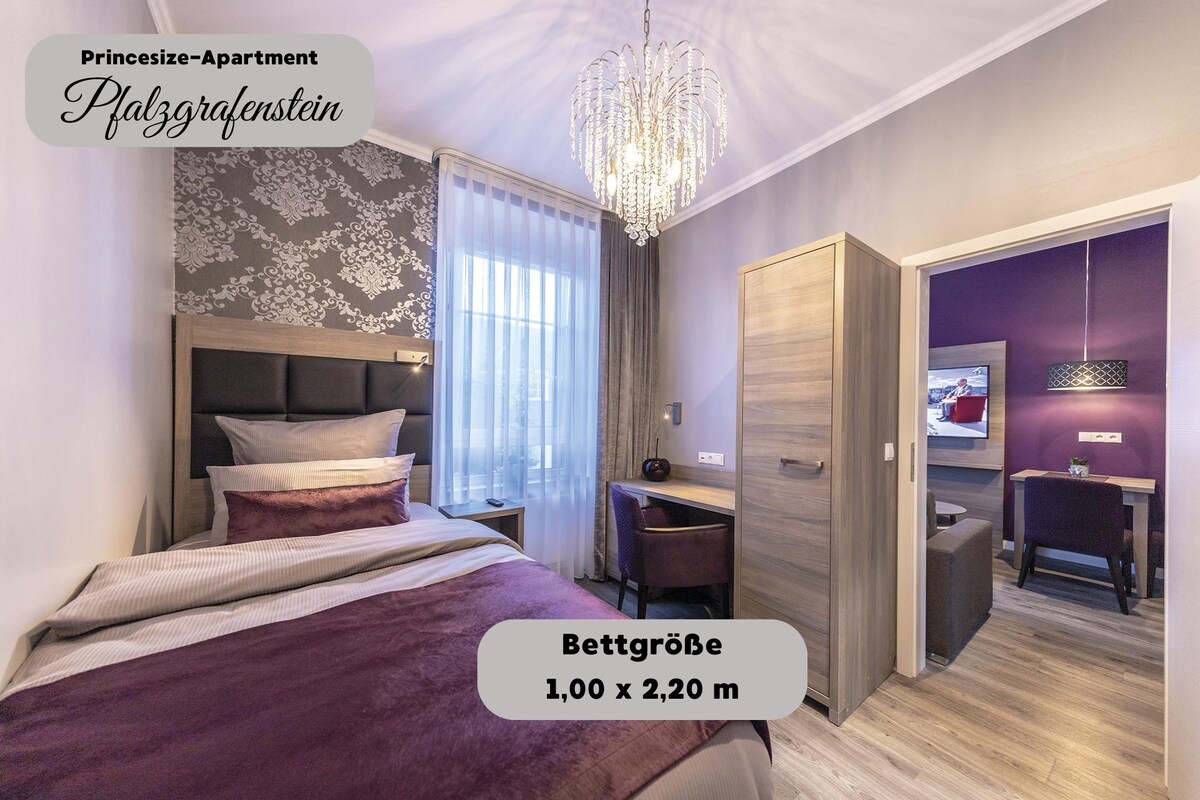 Princesize-Apartment Pfalzgrafenstein | Hypo-allergenic bedding available, in-room safe, desk, laptop workspace