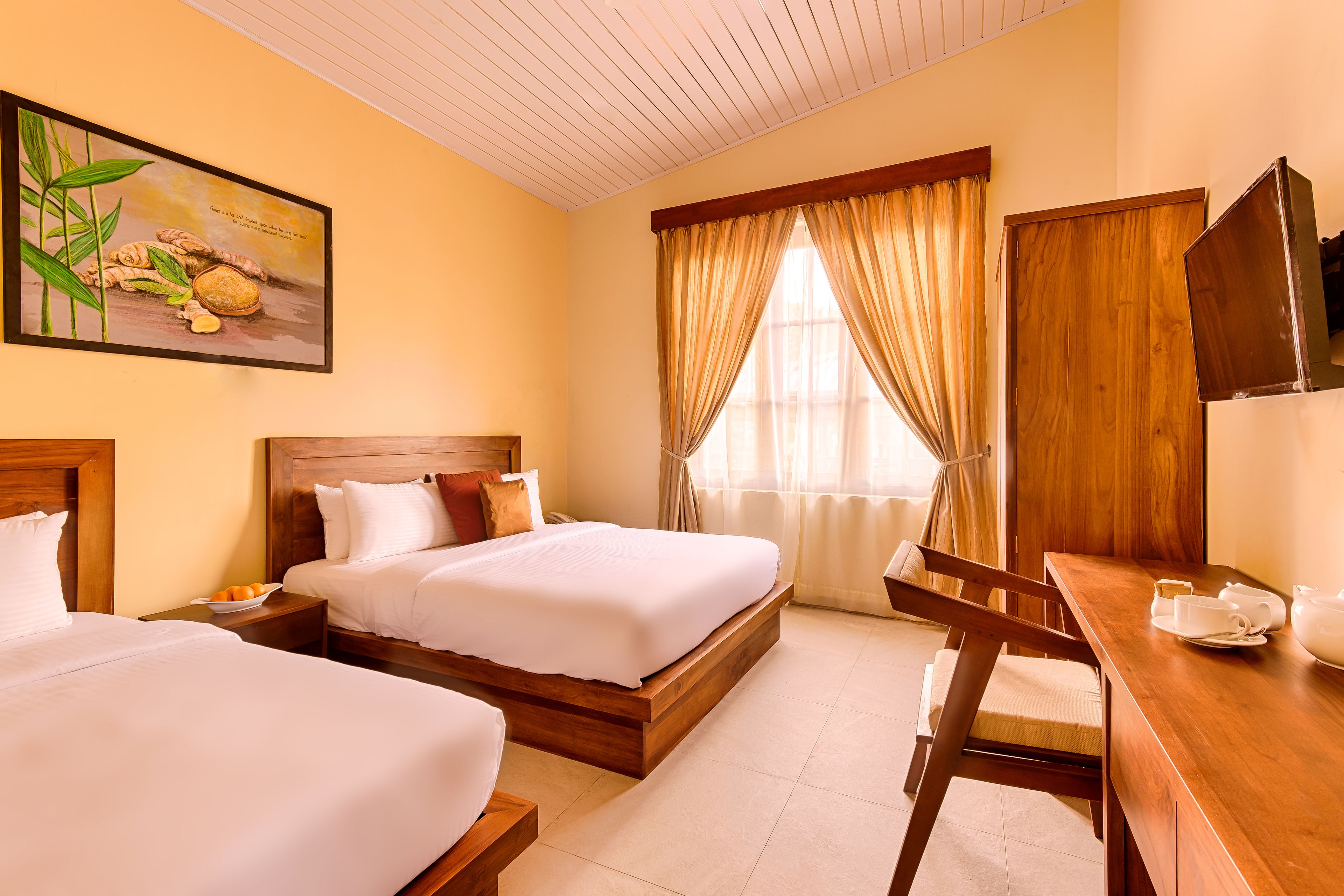 مكتب وستائر تعتيم وواي فاي مجانًا وملاءات أسرّة