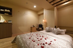 Standard Double Room, 1 Double Bed, Smoking | Soundproofing, free WiFi, bed sheets - Hotel Frontier - Adults Only (Tokyo)