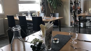 Daily buffet breakfast (SEK 105 per person)