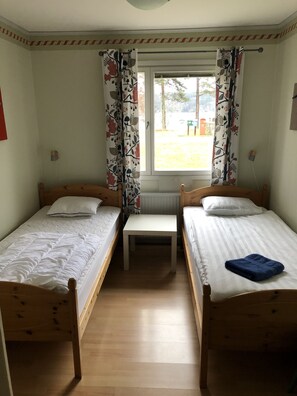 Twin Room, 2 Single Beds, Lake View