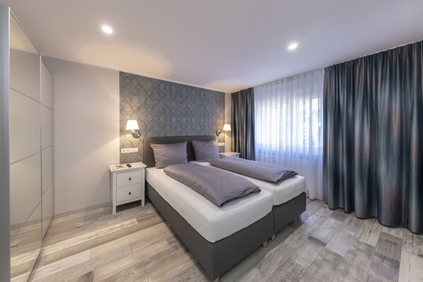 Business-Doppel- oder -Zweibettzimmer | Hochwertige Bettwaren, individuell dekoriert, individuell eingerichtet