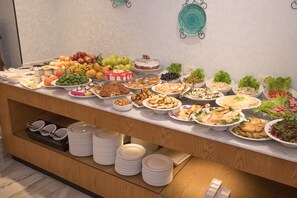 Tägliches inbegriffenes kontinentales Frühstück