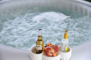 Outdoor spa tub - Villa On The Hill (Galil Tachton)