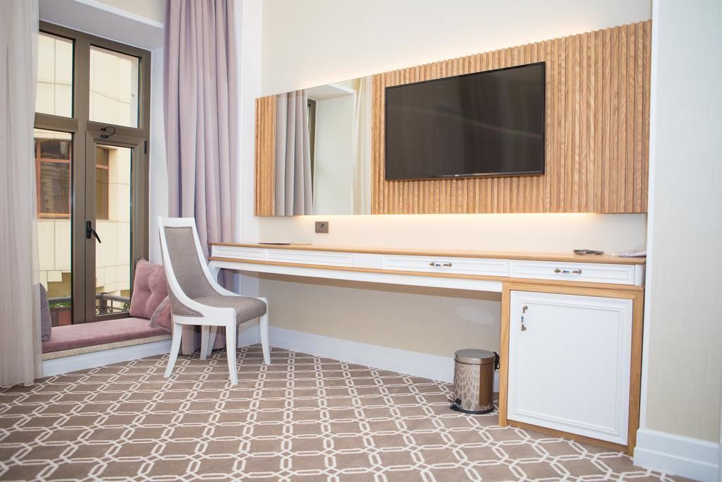 deluxe room, 1 king bed, city view | view from room