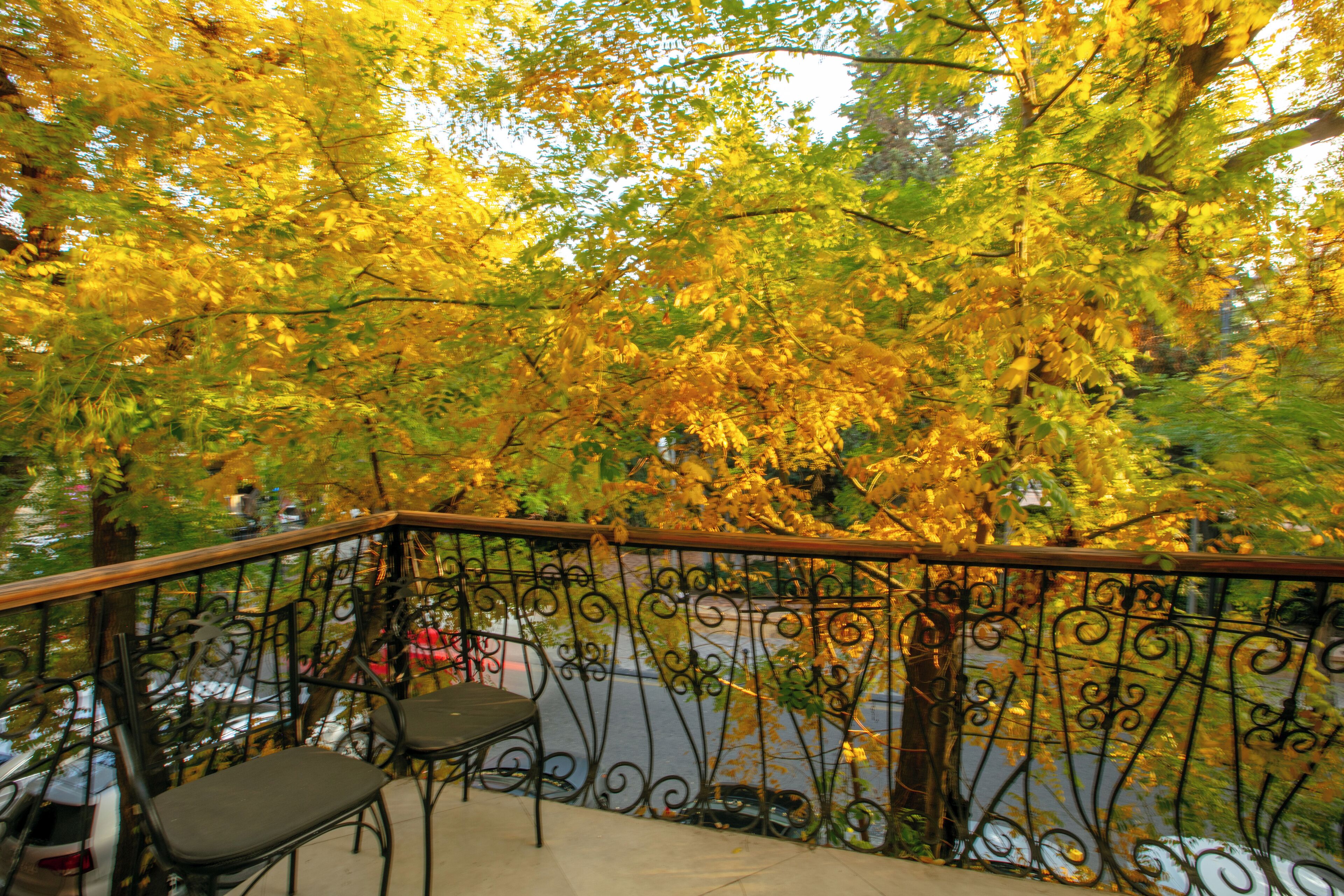 Chambre Deluxe, 1 très grand lit, vue ville | Minibar, coffres-forts dans les chambres, bureau