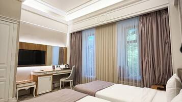 Deluxe Twin Room | Minibar, in-room safe, desk, laptop workspace