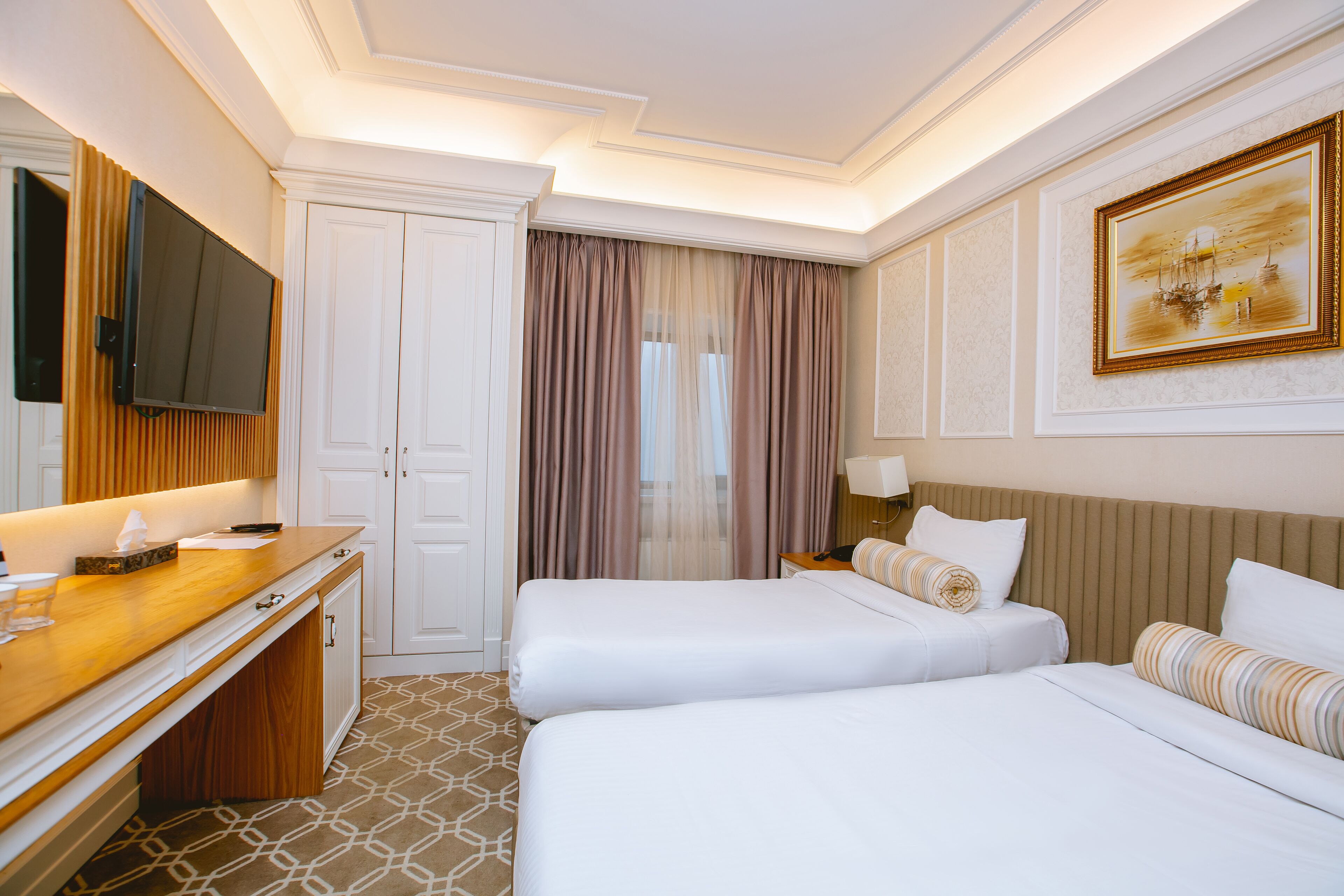 superior twin room | 1 bedroom, minibar, in-room safe, desk