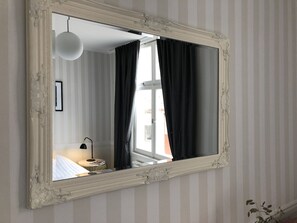 Tweepersoonskamer | Geluiddichte muren, gratis babybedden, gratis wifi, beddengoed