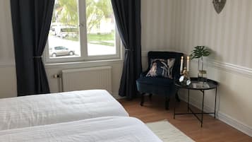 Dubbelrum - tillgänglighetsanpassat | Ljudisolering, gratis barnsängar, gratis wi-fi och sängkläder