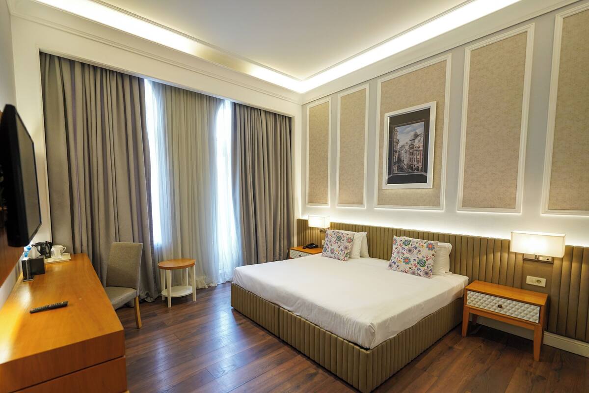 Deluxe Room, 1 King Bed