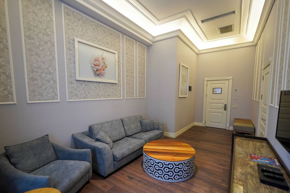 Executive Suite, Multiple Beds