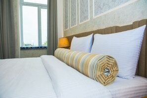 1 bedroom, in-room safe, desk, laptop workspace - Promenade Hotel Baku (Baku)