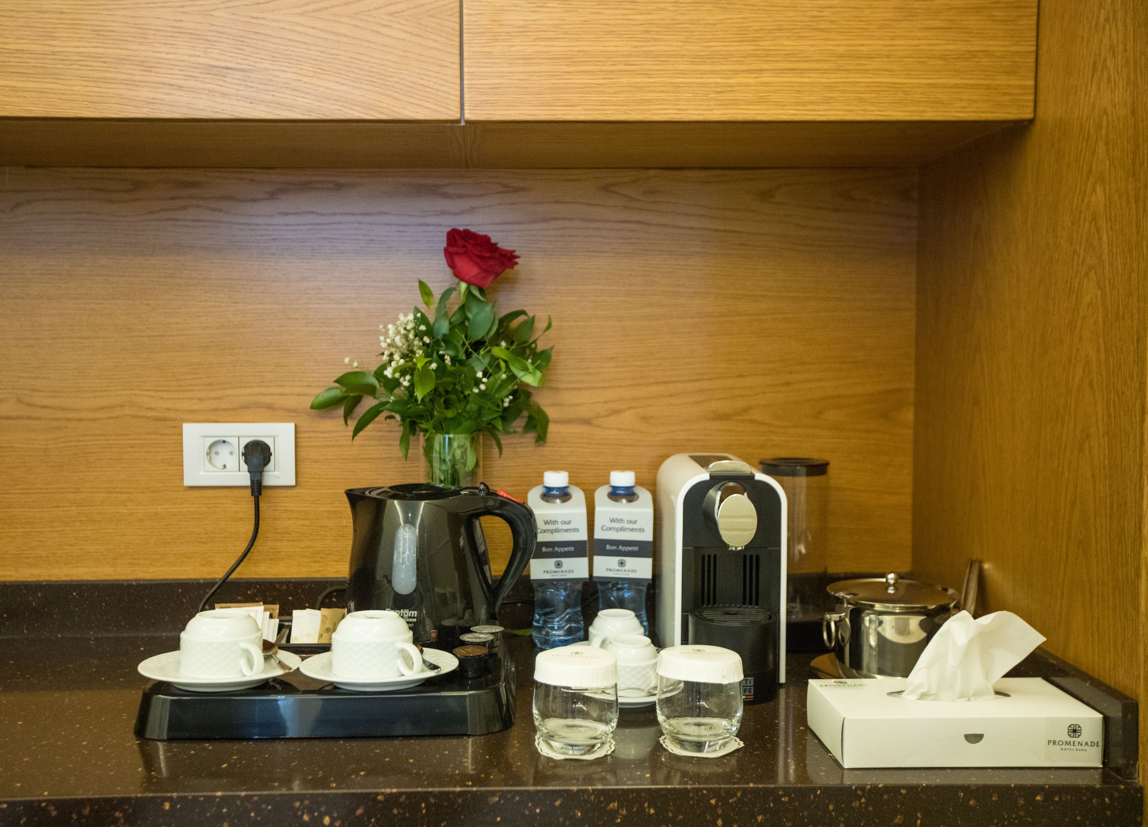 executive suite, 1 king bed | private kitchen