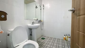 201 | Bathroom | Shower, free toiletries, hair dryer, slippers